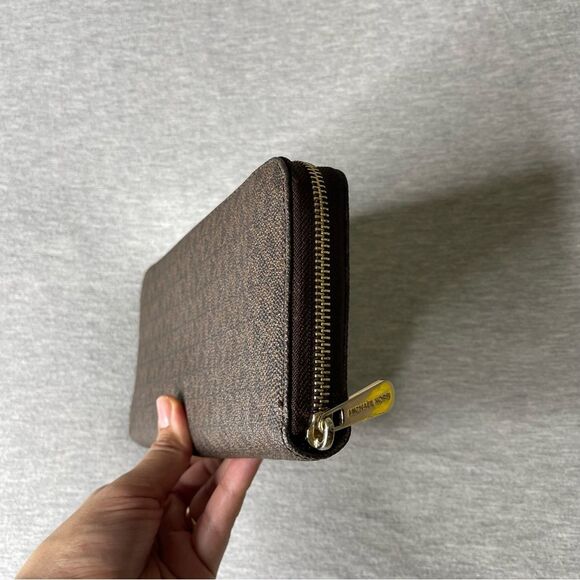 Michael Kors Signature Jet Set Continental Leather Zip Wallet - Picture 8 of 12